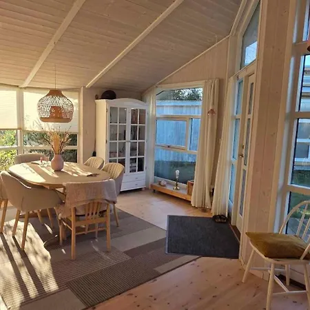 Bright And Cozy Summer House With And Sauna Дом отдыха *