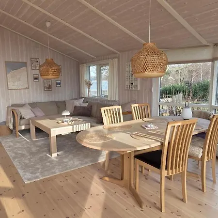 Bright And Cozy Summer House With And Sauna 度假居