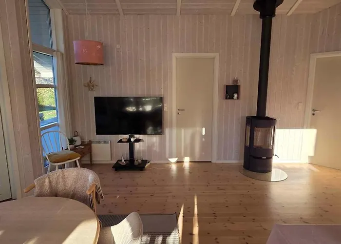 Bright And Cozy Summer House With And Sauna *